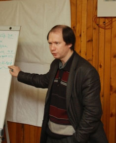 Д.э.н. С.А. Афонцев представляет слушателям свою классификацию моделей экономической модернизации
